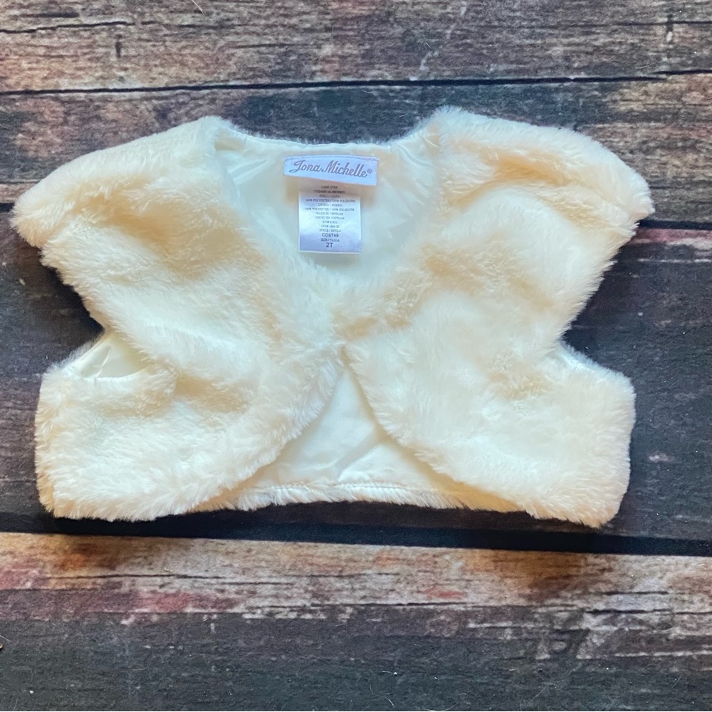 Jona Michelle Faux Fur Vest / Bolero in Off White/Cream Size 2T